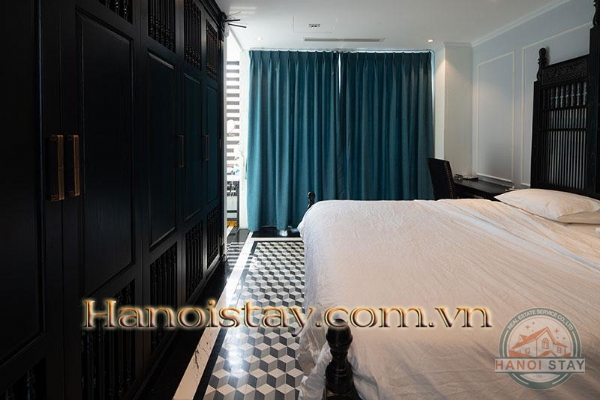 Cho thuê căn hộ thiết kế độc đáo với 2 phòng ngủ tại quận Hoàn Kiếm 4