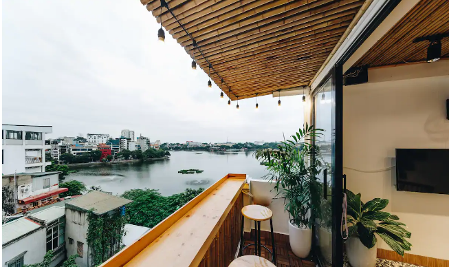 Cho thuê căn hộ có sân thượng view hồ Trúc Bạch quận Ba Đình