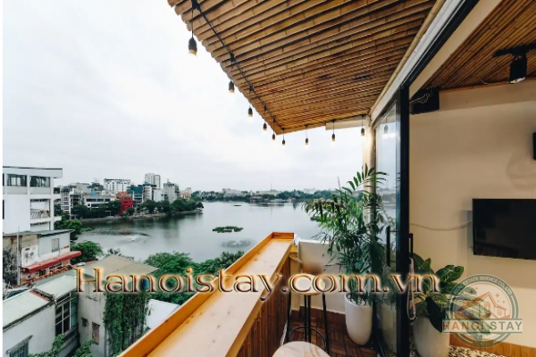 Cho thuê căn hộ có sân thượng view hồ Trúc Bạch quận Ba Đình 4