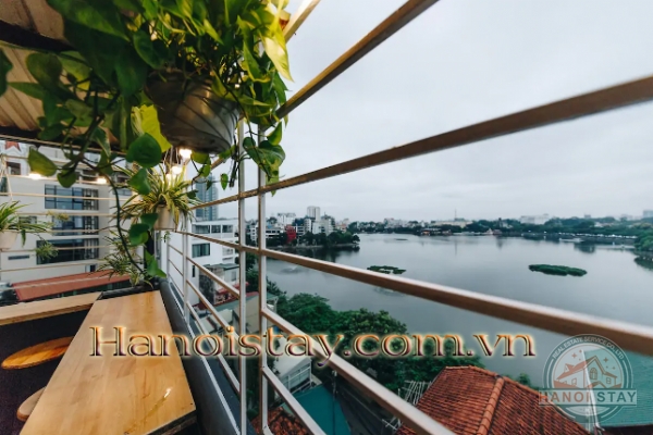 Cho thuê căn hộ có sân thượng view hồ Trúc Bạch quận Ba Đình 5