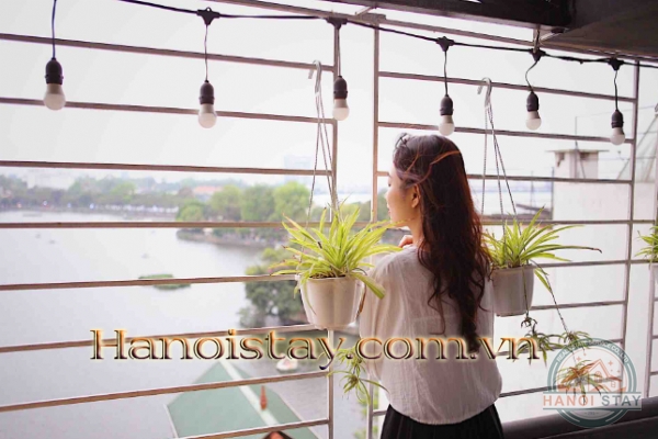 Cho thuê căn hộ có sân thượng view hồ Trúc Bạch quận Ba Đình 6