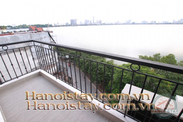 Cho thuê căn hộ 2 phòng ngủ mặt hồ Tây giá siêu hấp dẫn mùa Covid 9