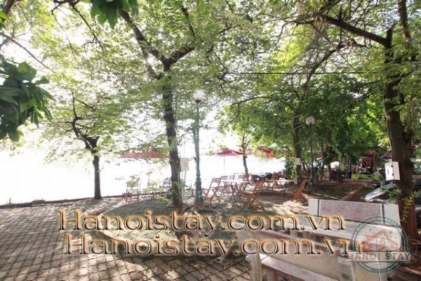 Cho thuê căn hộ 2 phòng ngủ mặt hồ Tây giá siêu hấp dẫn mùa Covid 20