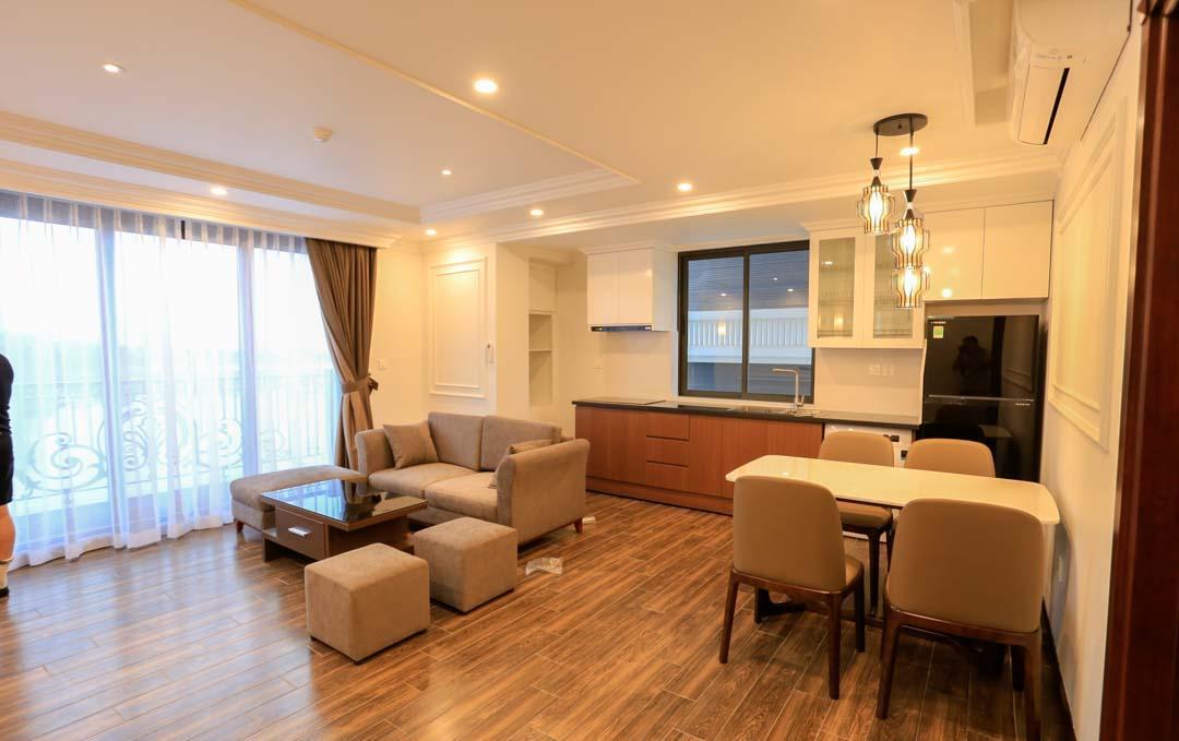 Cho thuê căn hộ dịch vụ cao cấp mới hoàn thành, 2 phòng ngủ, nội thất cao cấp, view hồ Trúc Bạch