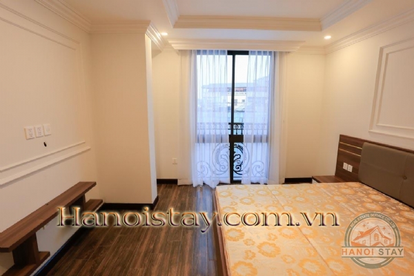 Cho thuê căn hộ dịch vụ cao cấp 2 phòng ngủ, nội thất cao cấp, view hồ Trúc Bạch 3