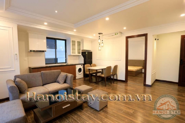 Cho thuê căn hộ dịch vụ cao cấp 2 phòng ngủ, nội thất cao cấp, view hồ Trúc Bạch 7