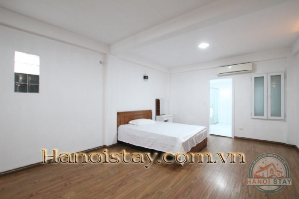 Cho thuê căn hộ dịch vụ cao cấp 1 phòng ngủ, full đồ, cạnh Hồ Tây với mức giá ưu đãi mùa covid 8