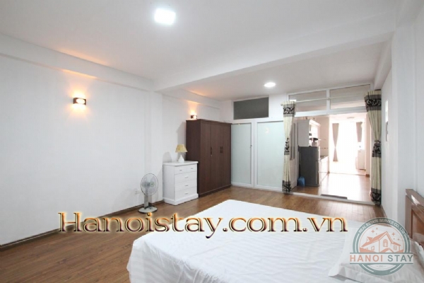 Cho thuê căn hộ dịch vụ cao cấp 1 phòng ngủ, full đồ, cạnh Hồ Tây với mức giá ưu đãi mùa covid 10