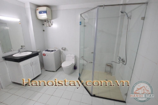 Cho thuê căn hộ dịch vụ cao cấp 1 phòng ngủ, full đồ, cạnh Hồ Tây với mức giá ưu đãi mùa covid 12