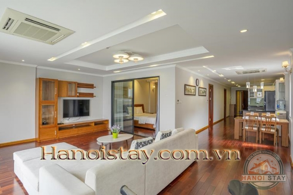 Mãn nhãn view Hồ Tây từ căn hộ dịch vụ cho thuê tại Làng Yên Phụ 2