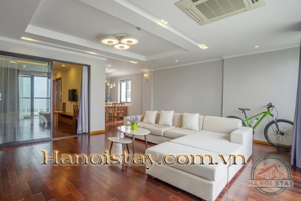 Mãn nhãn view Hồ Tây từ căn hộ dịch vụ cho thuê tại Làng Yên Phụ 3