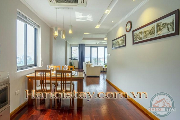 Mãn nhãn view Hồ Tây từ căn hộ dịch vụ cho thuê tại Làng Yên Phụ 7