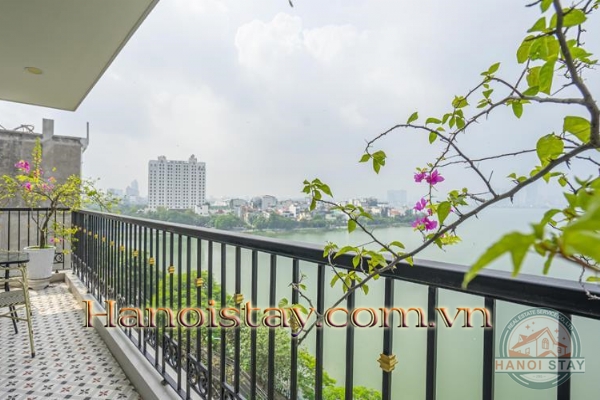Mãn nhãn view Hồ Tây từ căn hộ dịch vụ cho thuê tại Làng Yên Phụ 11
