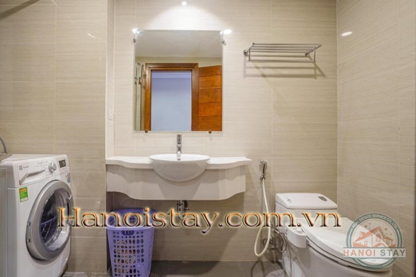 Mãn nhãn view Hồ Tây từ căn hộ dịch vụ cho thuê tại Làng Yên Phụ 14