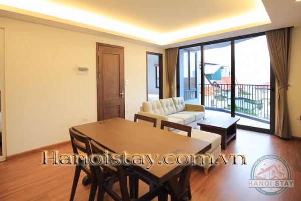 Chính chủ cho thuê căn hộ dịch vụ 2 phòng ngủ, yên tĩnh, thoáng mát, VIEW HỒ TÂY 3