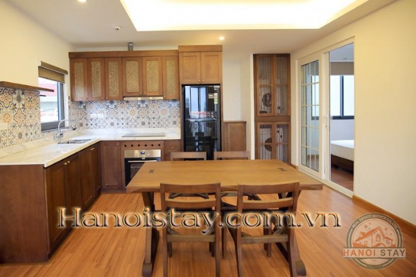 Chính chủ cho thuê căn hộ dịch vụ 2 phòng ngủ, yên tĩnh, thoáng mát, VIEW HỒ TÂY 10