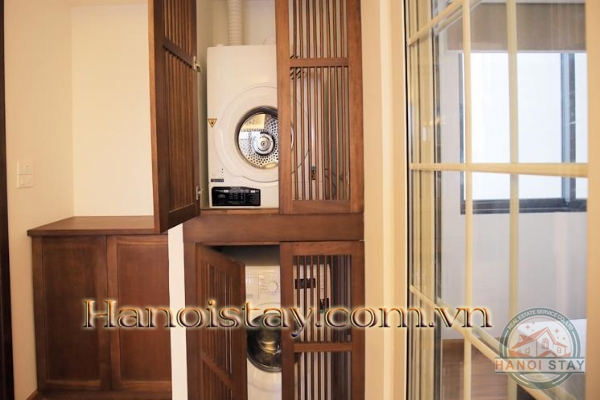 Chính chủ cho thuê căn hộ dịch vụ 2 phòng ngủ, yên tĩnh, thoáng mát, VIEW HỒ TÂY 11