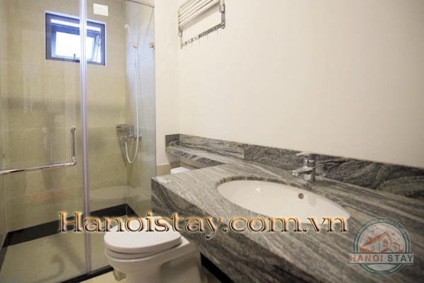 Chính chủ cho thuê căn hộ dịch vụ 2 phòng ngủ, yên tĩnh, thoáng mát, VIEW HỒ TÂY 12