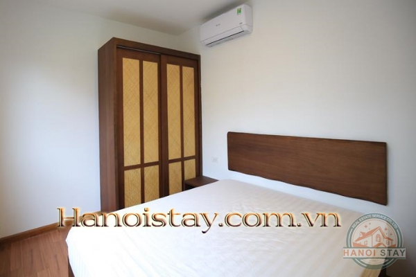 Chính chủ cho thuê căn hộ dịch vụ 2 phòng ngủ, yên tĩnh, thoáng mát, VIEW HỒ TÂY 15