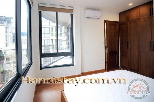 Chính chủ cho thuê căn hộ dịch vụ 2 phòng ngủ, yên tĩnh, thoáng mát, VIEW HỒ TÂY 16