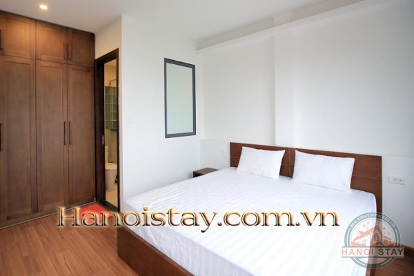 Chính chủ cho thuê căn hộ dịch vụ 2 phòng ngủ, yên tĩnh, thoáng mát, VIEW HỒ TÂY 18