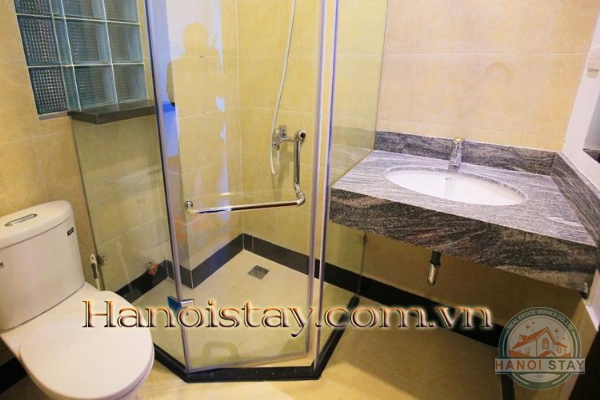 Chính chủ cho thuê căn hộ dịch vụ 2 phòng ngủ, yên tĩnh, thoáng mát, VIEW HỒ TÂY 19