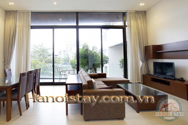 Cần cho thuê gấp căn hộ dịch vụ 1 phòng ngủ +, BAN CÔNG ViEW Hồ Tây tại Làng Yên Phụ 3