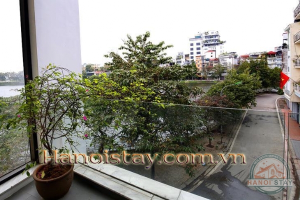 Cần cho thuê gấp căn hộ dịch vụ 1 phòng ngủ +, BAN CÔNG ViEW Hồ Tây tại Làng Yên Phụ 5