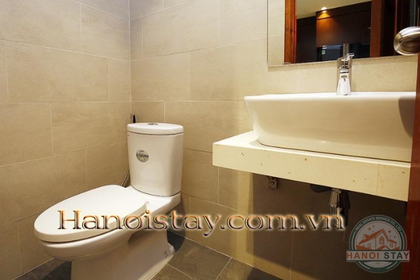 Cần cho thuê gấp căn hộ dịch vụ 1 phòng ngủ +, BAN CÔNG ViEW Hồ Tây tại Làng Yên Phụ 11