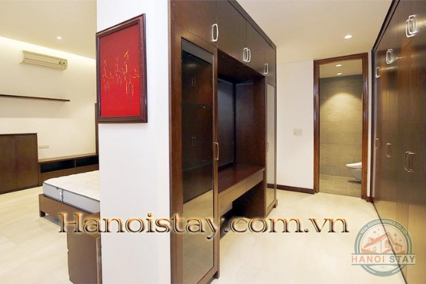 Cần cho thuê gấp căn hộ dịch vụ 1 phòng ngủ +, BAN CÔNG ViEW Hồ Tây tại Làng Yên Phụ 12