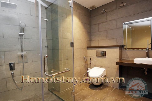 Cần cho thuê gấp căn hộ dịch vụ 1 phòng ngủ +, BAN CÔNG ViEW Hồ Tây tại Làng Yên Phụ 16