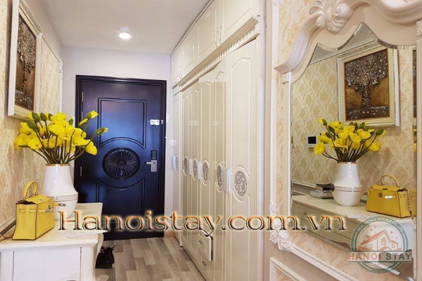 Căn hộ Vinhomes Metropolis cho thuê dành riêng cho người mê phong cách Tân Cổ Điển 2
