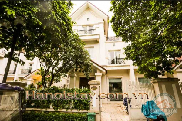 Cho thuê biệt thự Vinhomes Riverside mang vẻ đẹp thơ mộng, gần gũi với thiên nhiên 1