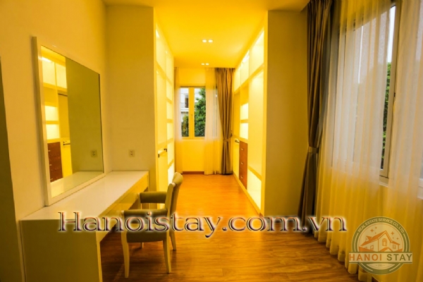 Cho thuê biệt thự Vinhomes Riverside mang vẻ đẹp thơ mộng, gần gũi với thiên nhiên 11