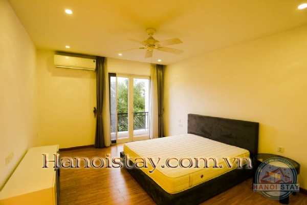 Cho thuê biệt thự Vinhomes Riverside mang vẻ đẹp thơ mộng, gần gũi với thiên nhiên 14