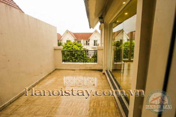 Cho thuê biệt thự Vinhomes Riverside mang vẻ đẹp thơ mộng, gần gũi với thiên nhiên 18