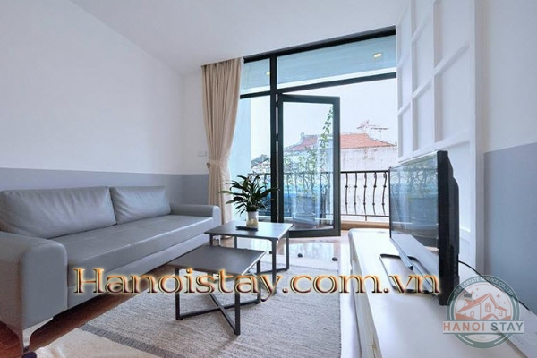 Cho thuê căn hộ 1 phòng ngủ mới, hiện đại hồ Trúc Bạch 4