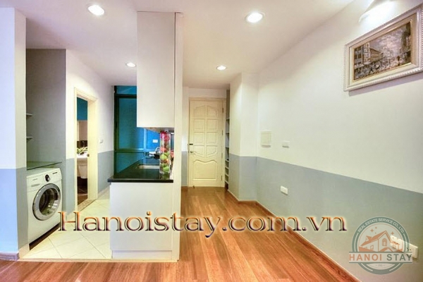 Cho thuê căn hộ 1 phòng ngủ mới, hiện đại hồ Trúc Bạch 10