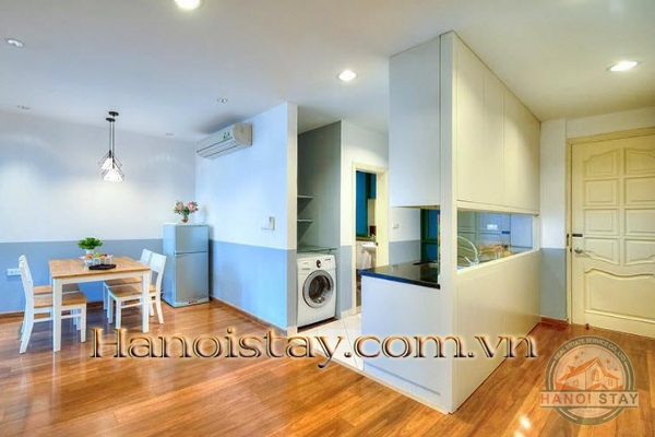 Cho thuê căn hộ 1 phòng ngủ mới, hiện đại hồ Trúc Bạch 9