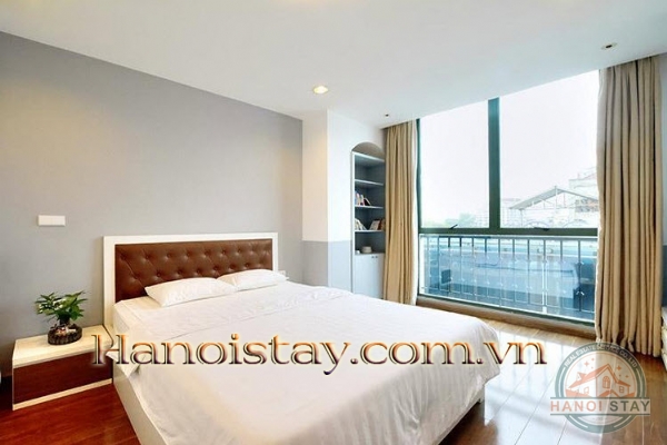 Cho thuê căn hộ 1 phòng ngủ mới, hiện đại hồ Trúc Bạch 15