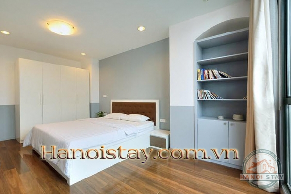 Cho thuê căn hộ 1 phòng ngủ mới, hiện đại hồ Trúc Bạch 18