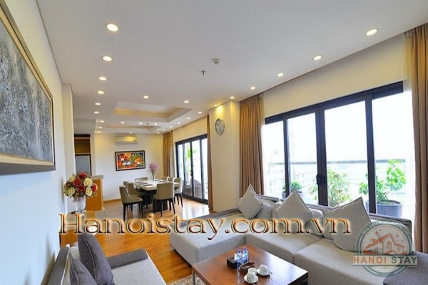 Cho thuê căn hộ Duplex Penthouse Tây Hồ với ban công