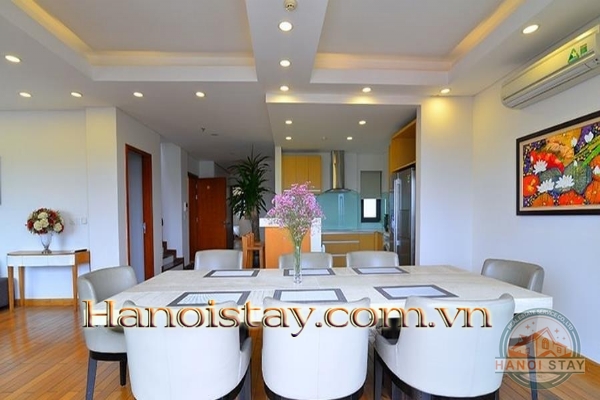 Cho thuê căn hộ Duplex Penthouse Tây Hồ với ban công