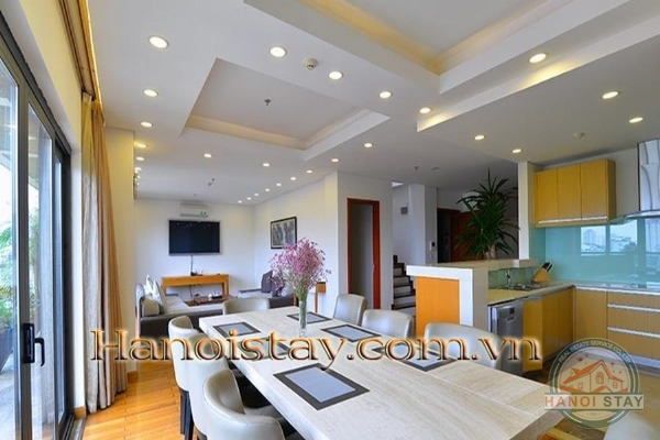 Cho thuê căn hộ Duplex Penthouse Tây Hồ với ban công