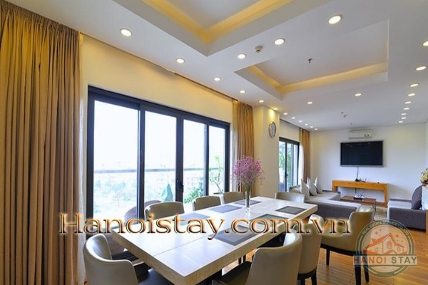 Cho thuê căn hộ Duplex Penthouse Tây Hồ với ban công