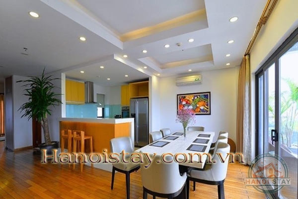 Cho thuê căn hộ Duplex Penthouse Tây Hồ với ban công