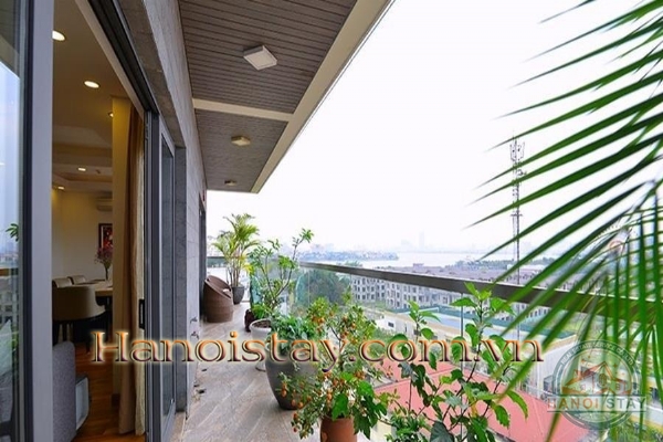 Cho thuê căn hộ Duplex Penthouse Tây Hồ với ban công