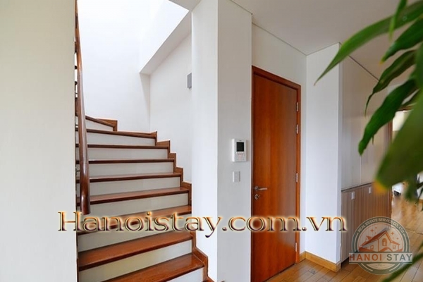 Cho thuê căn hộ Duplex Penthouse Tây Hồ với ban công