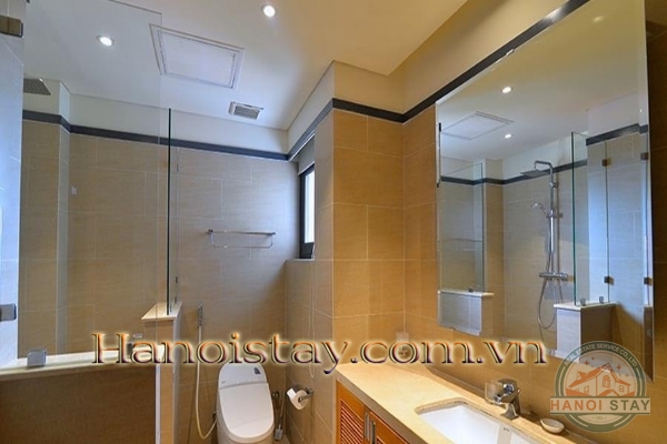 Cho thuê căn hộ Duplex Penthouse Tây Hồ với ban công