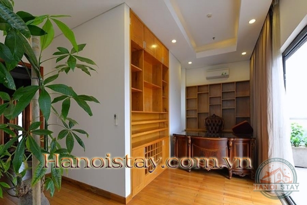 Cho thuê căn hộ Duplex Penthouse Tây Hồ với ban công